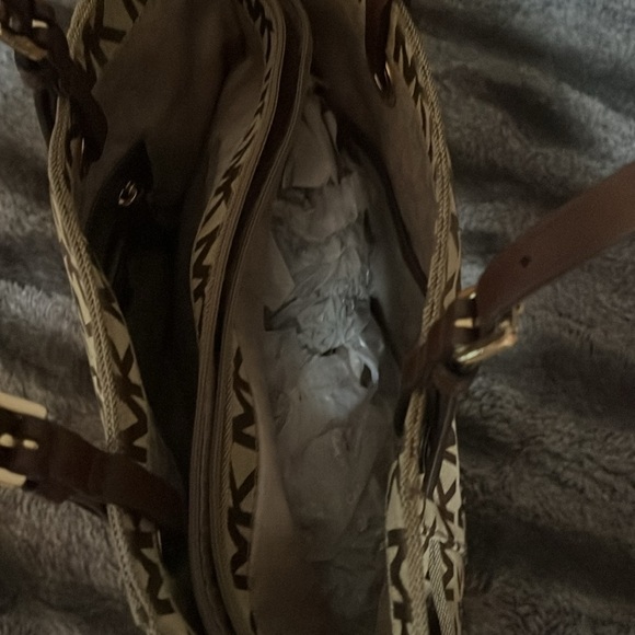 Michael Kors Signature Tote Good used condition - Picture 8 of 8